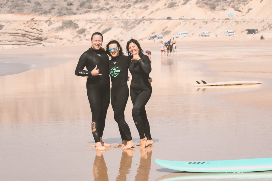 Nauka surfingu na obozach zagranicznych