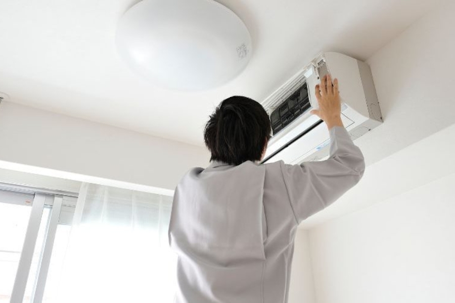 Zalety skorzystania z usług profesjonalistów przy instalacji klimatyzacji w mieszkaniu